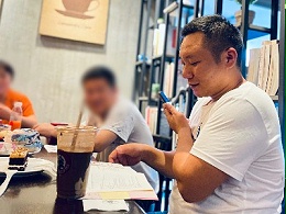 恩德莱西安分公司的爱心团队带领肢障人群举办读书会