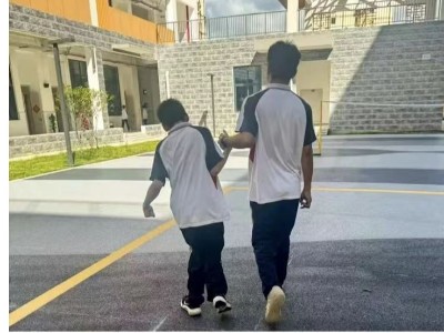 新华社｜“小小的我”，终于拿到了录取通知书