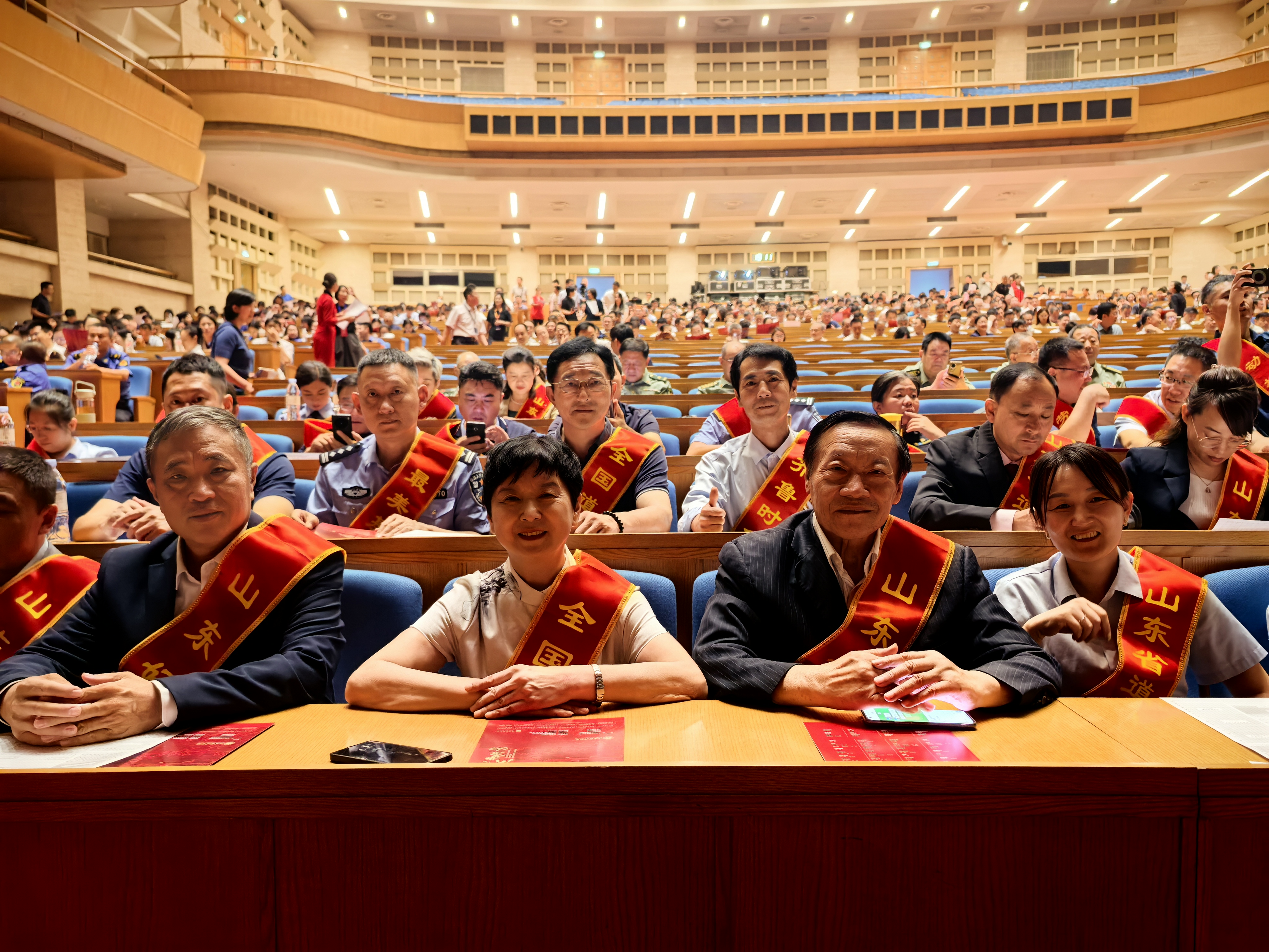 山东省举办抗战胜利80周年专场演出，恩德莱代表受邀见证红色盛典