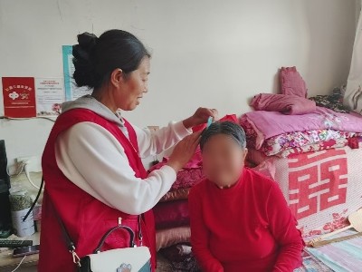 恩德莱赤峰爱心店作为代表参加市专题研讨会