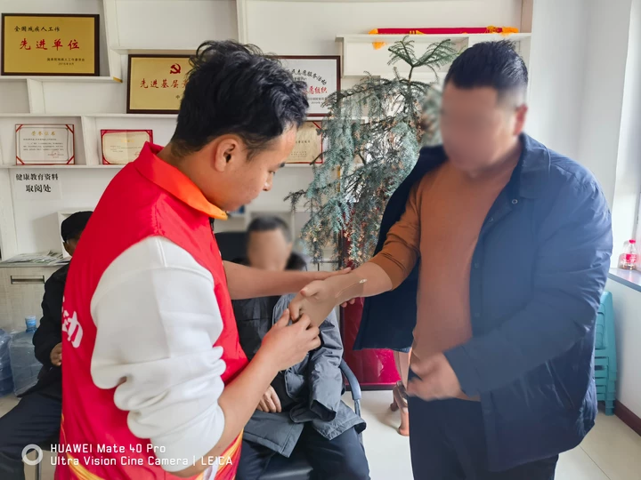 恩德莱长春爱心店赴地方残联开展假肢适配，助力残疾人重拾生活信心