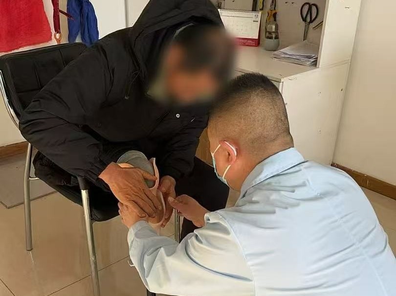 指尖藏暖 匠心适配 恩德莱技师为残障人士量身打造“行走希望”